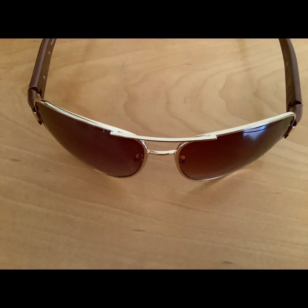 Aviator sunglasses women’s brown with gold metal frames Designed in Italy